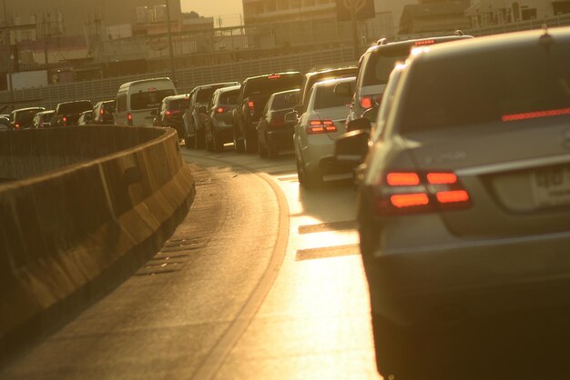 Auto's die op de weg rijden