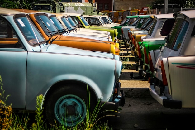 Foto auto's geparkeerd op de parkeerplaats