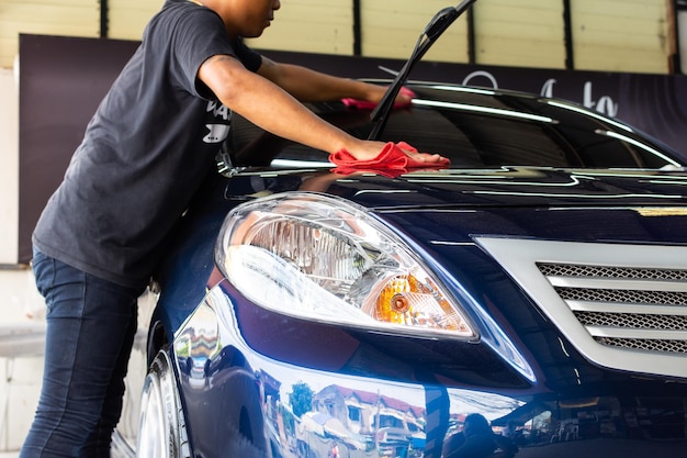 Auto schoonmaken Auto detaillering bij car care shop