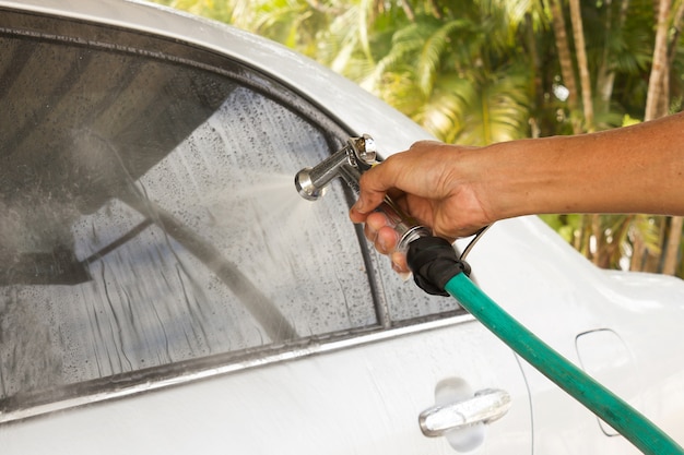 Auto wassen.