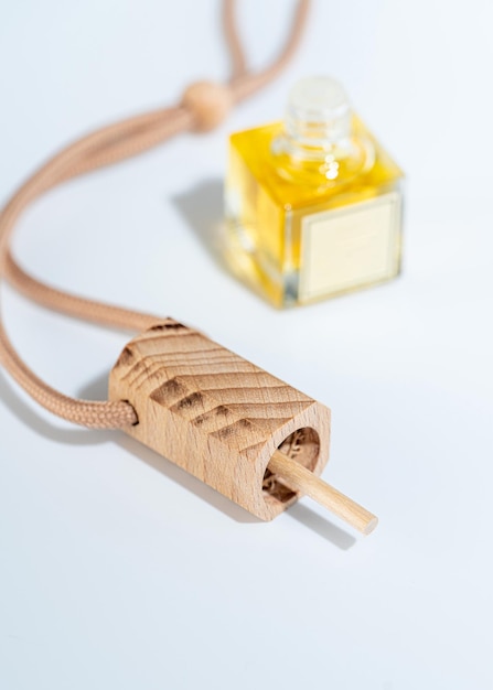 Autogeur met houten deksel mocap Parfum voor auto leeg zonder logo