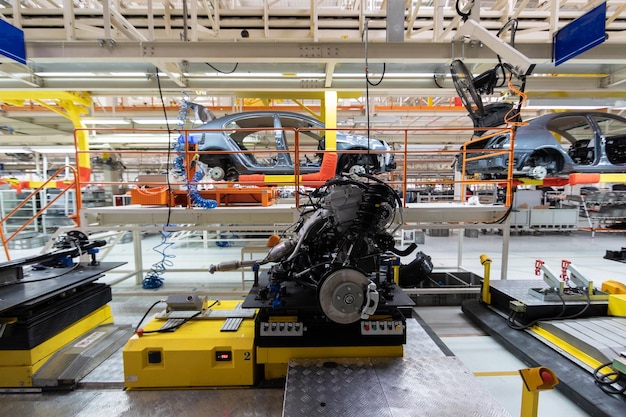 Foto automazione impianto catena di montaggio dell'industria automobilistica negozio per la produzione e assemblaggio di macchine magazzino auto nuove