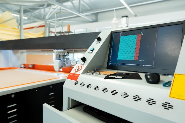 automatic industrial sewing machine for stitching fabric
