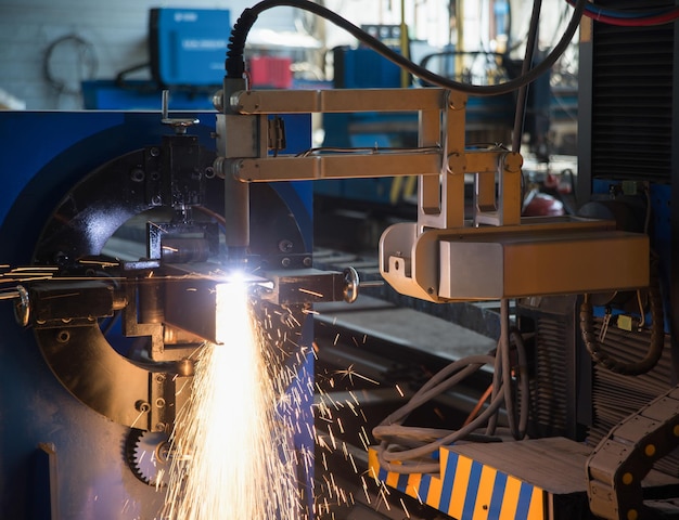 La macchina laser automatica taglia il sistema di taglio del tubo del primo piano del profilo metallico