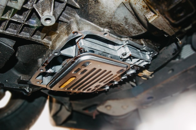 automatic transmission oil change. Removing the transmission pan.