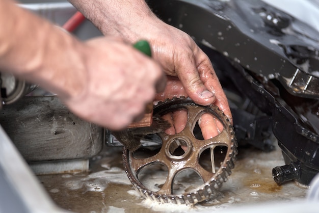 Automonteur, schoonmaak- en onderhoudstoestellen.