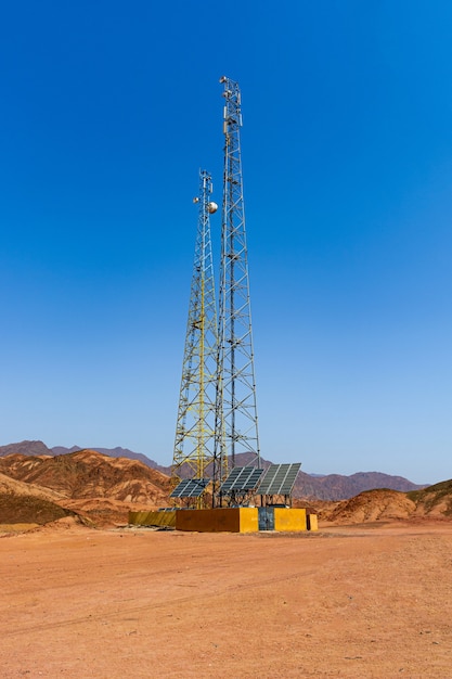 Autonoom mobiel repeaterstation in de Egyptische woestijn