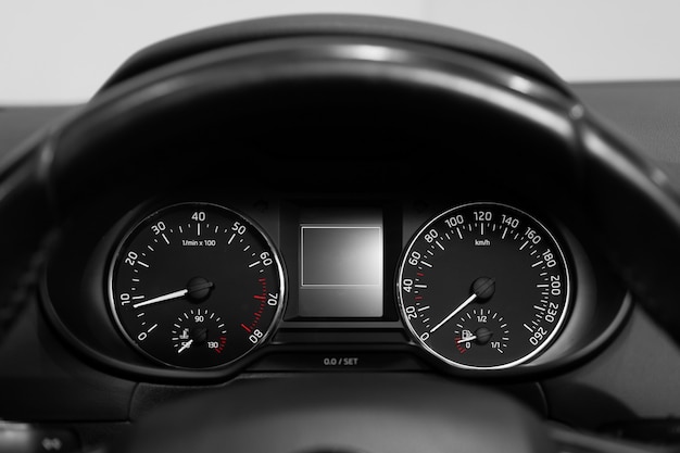 Autopaneel, digitale heldere snelheidsmeter, kilometerteller en andere hulpmiddelen;