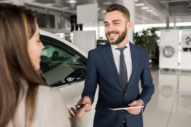 Autoverkoper werken met Client