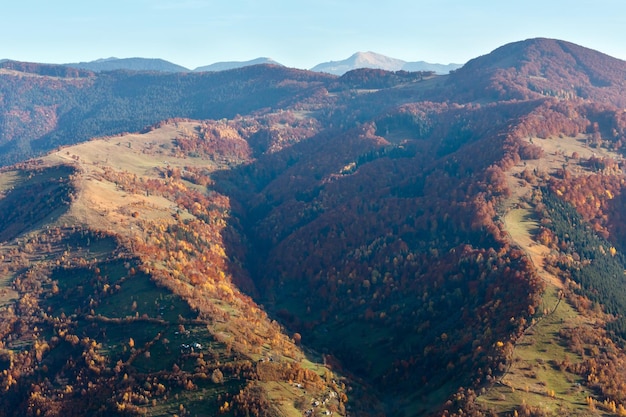 Montagna dei carpazi d'autunno ucraina