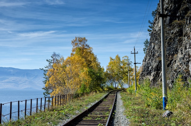 Осень на Кругобайкальской железной дороге, Восточная Сибирь, Россия