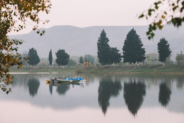 Autumn colors by the lake