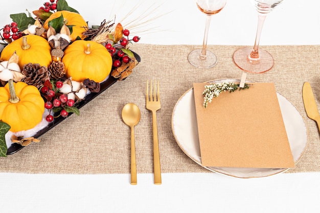 Photo autumn, fall thanksgiving table decoration, handmade centrepiece