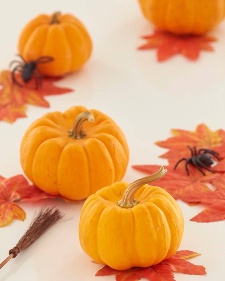 Photo 木製の秋ハロウィーンのパンプキン