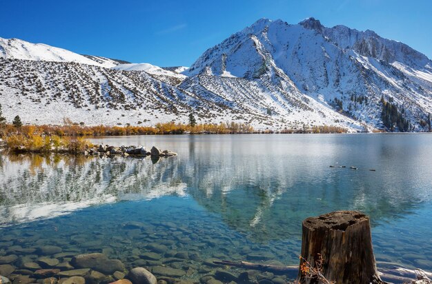 Foto lago d'autunno