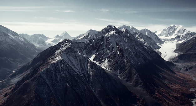 写真 山の谷の秋の風景