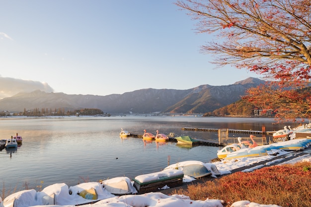 山梨県河口湖の秋の風景