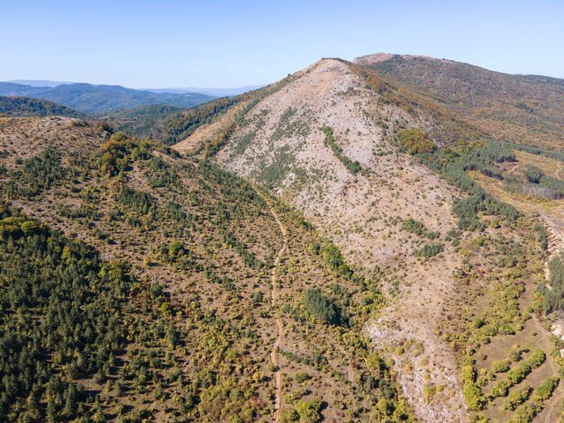 Photo autumn landscape of strazha mountain bulgaria