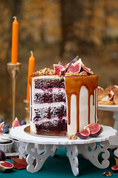 Photo autumn sweet dessert decorated on a table