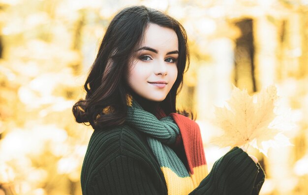 Autumn teenager portrait Outdoor photo of young beautiful teen on autumn leaves