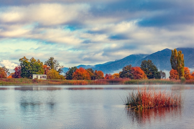 Осень с озером