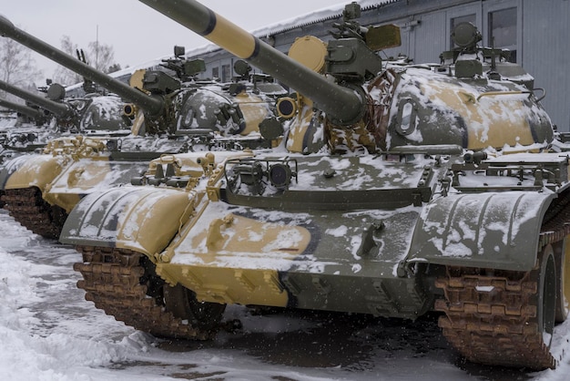 Foto il primo piano del carro armato sovietico medio t55 nel museo