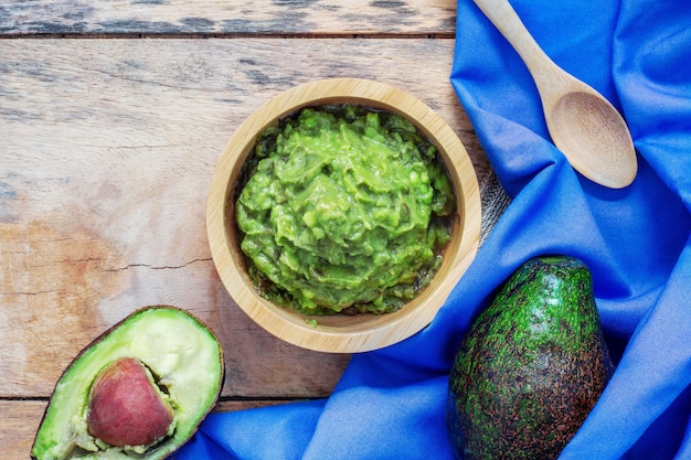 Avocado in bowl and tablecloth.