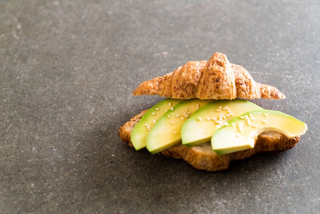 avocado croissant sandwich