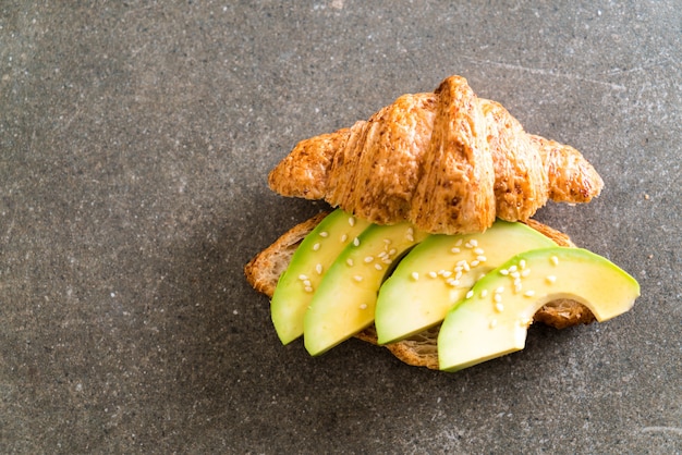 avocado croissantsandwich