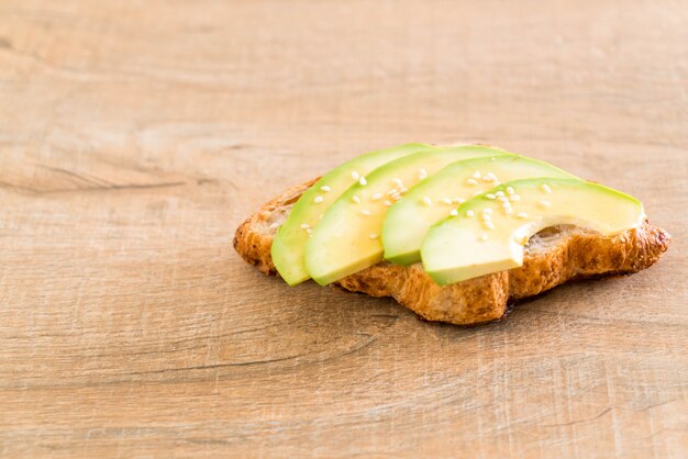 avocado croissantsandwich