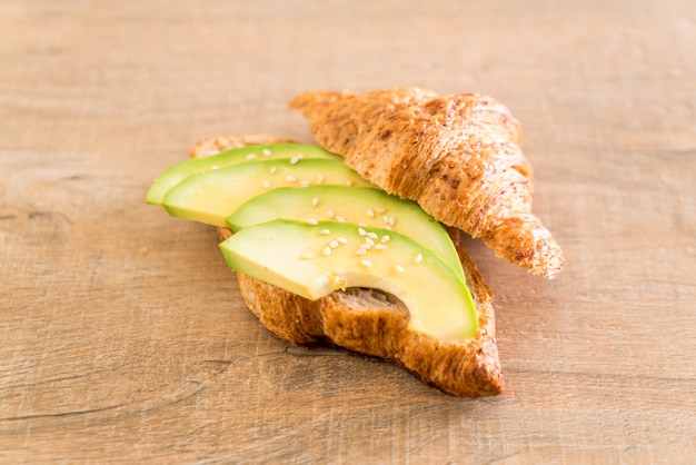 avocado croissantsandwich