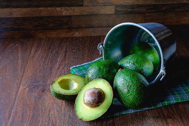 Photo avocado fruit cut in half