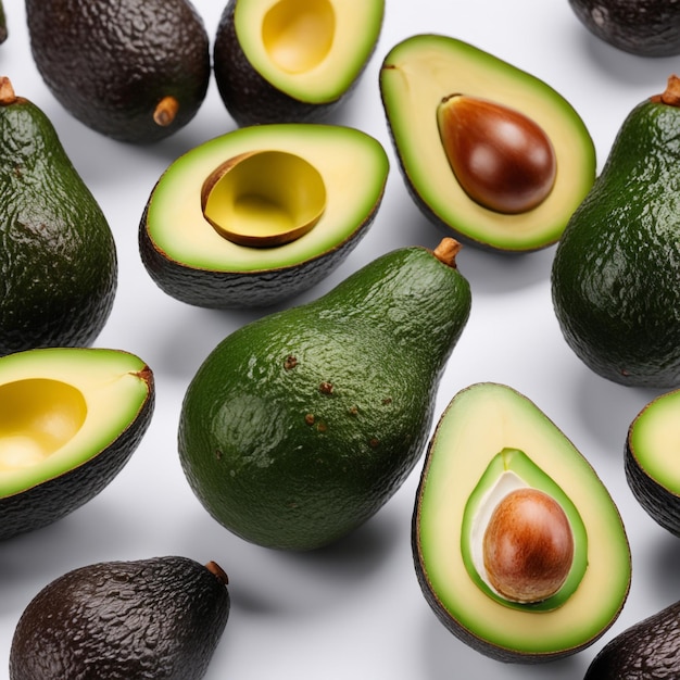 Avocado geïsoleerd op witte achtergrond