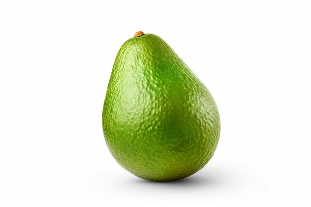 Avocado geïsoleerde avocado en twee stukken fruit op een witte achtergrond