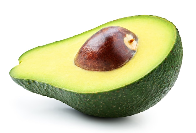 Avocado half geïsoleerd op een witte achtergrond. Rijpe verse groene avocado