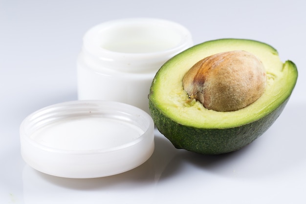 Avocado and moisturizer cream