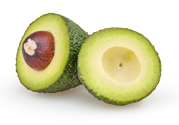 Avocado op witte achtergrond met het knippen van weg wordt geïsoleerd die