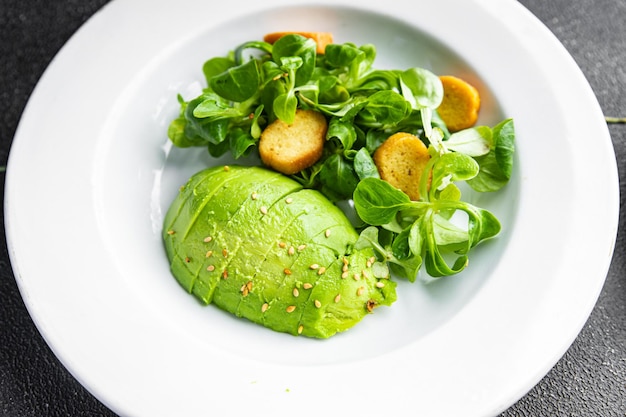 아보카도 샐러드 녹색 잎 혼합 식사 음식 간식 테이블 복사 공간 음식 배경 소박한 상단