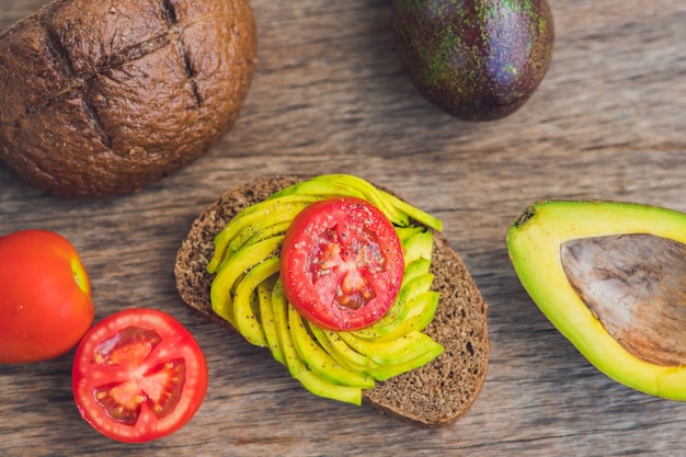 Avocado sandwich on dark rye bread