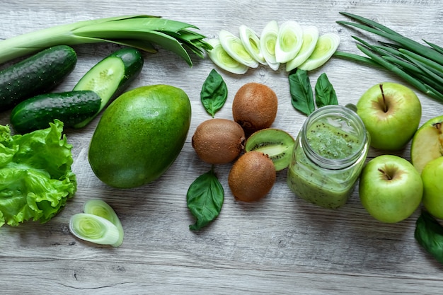 Foto cetrioli avocado cavolo mele fagioli kiwi cipolle broccoli