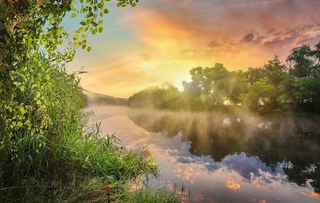 Avond op de rivier