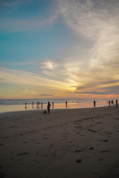 Foto avondhemel landschap op een zonnig strand