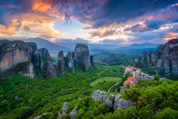 Avondrood en kloosters van Meteora