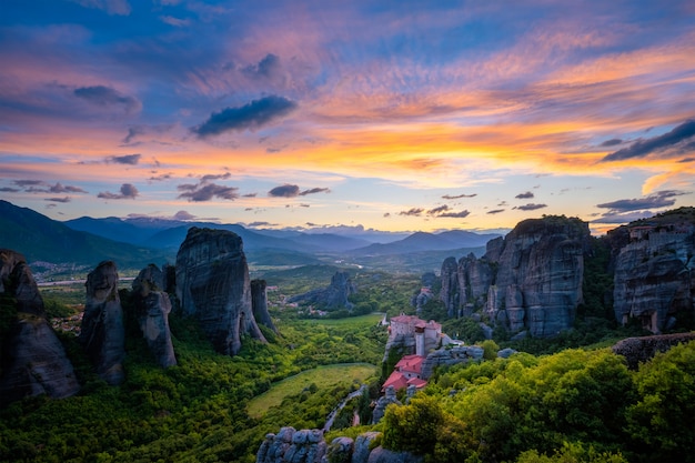 Avondrood en kloosters van Meteora