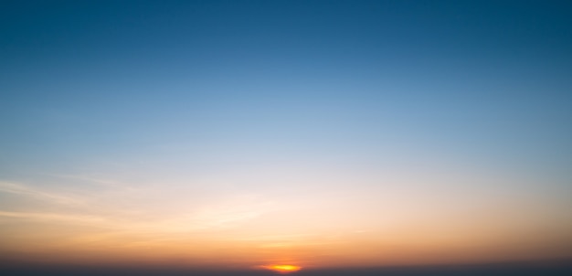 Avondrood op het strand voor achtergrond