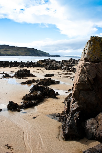 Захватывающий пляж Дернесс, отмеченный наградами, Сазерленд, Шотландия