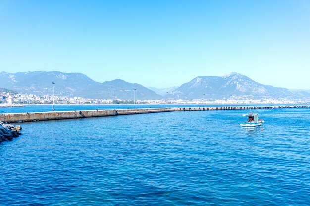 アランヤの海岸のビーチの素晴らしい景色 トルコ 素晴らしい海岸線