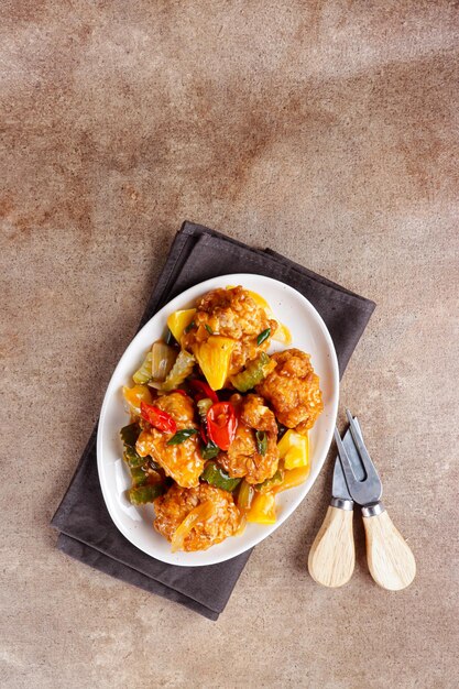 Ayam Koloke of Kuluyuk Chicken is een Chinees Indonesisch gerecht gemaakt van krokante kip Ayam asam manis