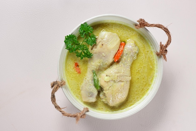 Ayam Masak Lemak Cili Api is Kip in Pittige Kokosmelksoep. Maleisische traditionele schotel