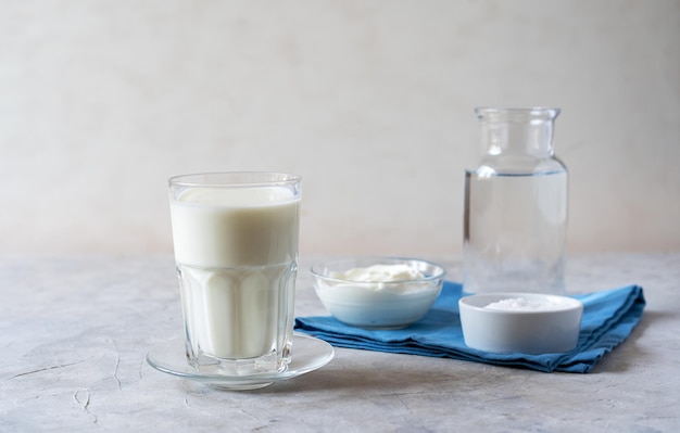 Ayran is een populaire verfrissende drank uit het Midden-Oosten, gemaakt met yoghurt, water en zout